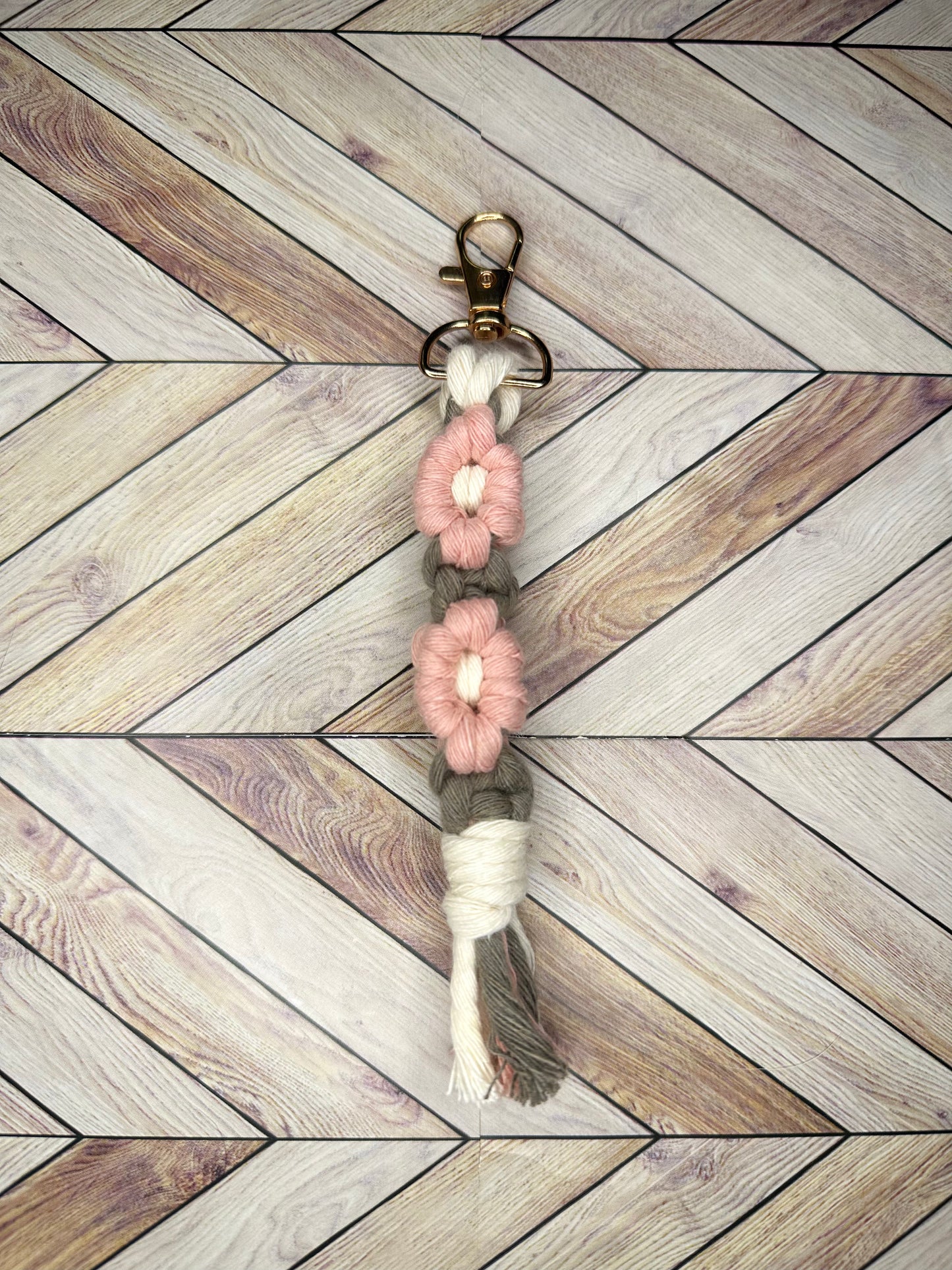 Medium Daisy Keychain